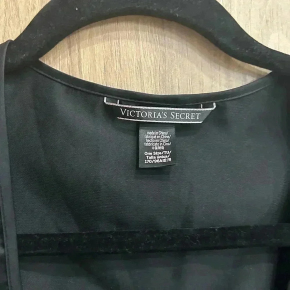 Victoria's Secret Sexy Valentine LOVE Black Slip Wrap Kimono Robe One Size Silky - Picture 5 of 5